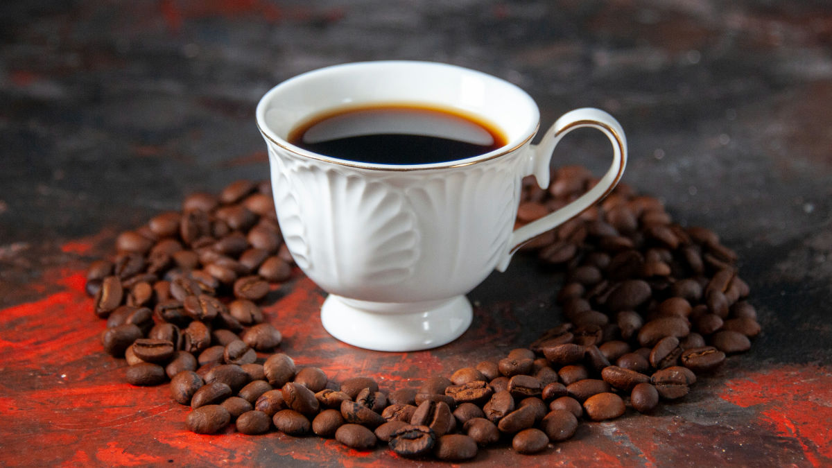 コーヒーやお茶に含まれる「カフェイン」が抗生物質の効果を弱めてしまう可能性があると判明