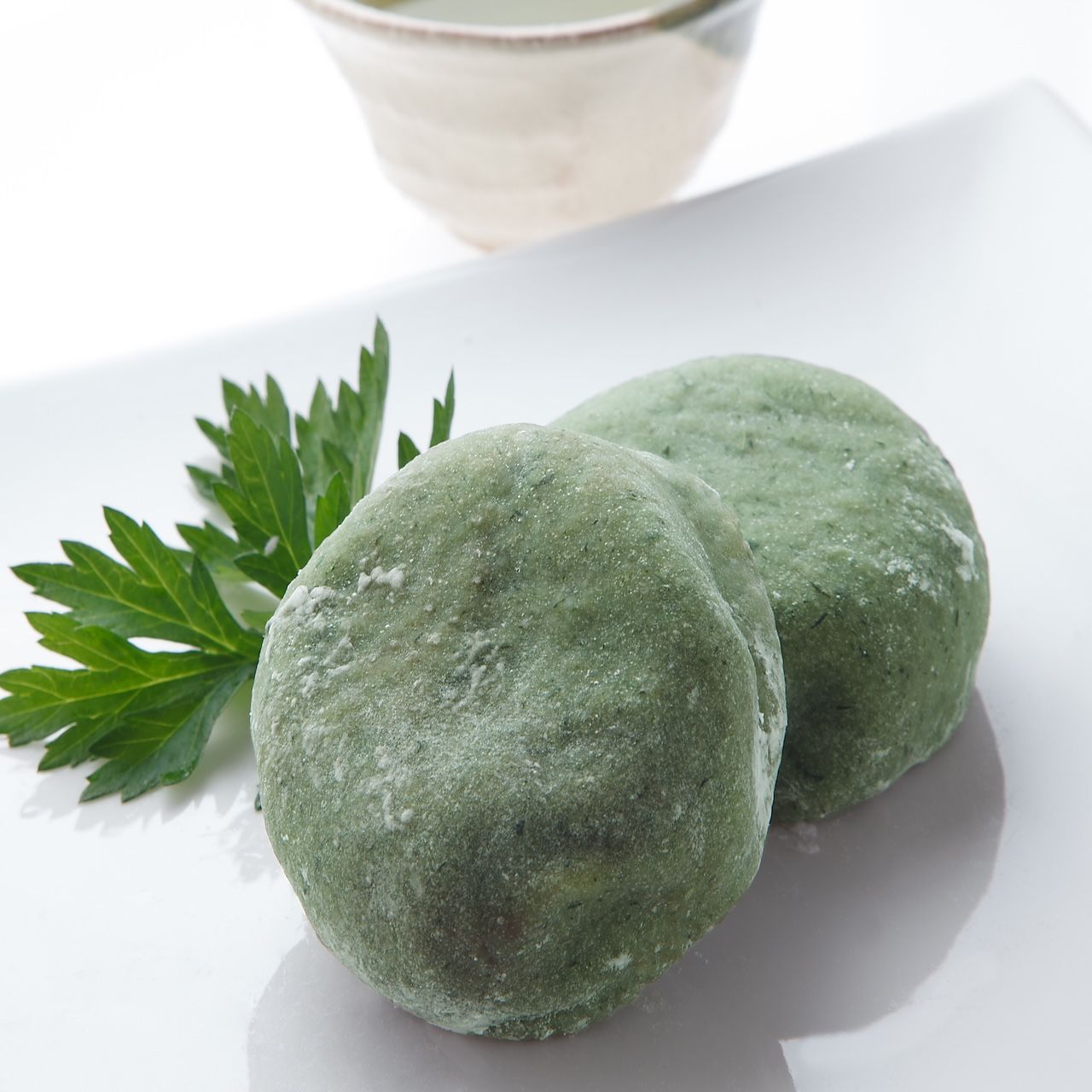 ヨモギの横に生える毒草、知らずに摘んだら毒餅に？ 重なる生息域、似ている外見…不幸な事故も