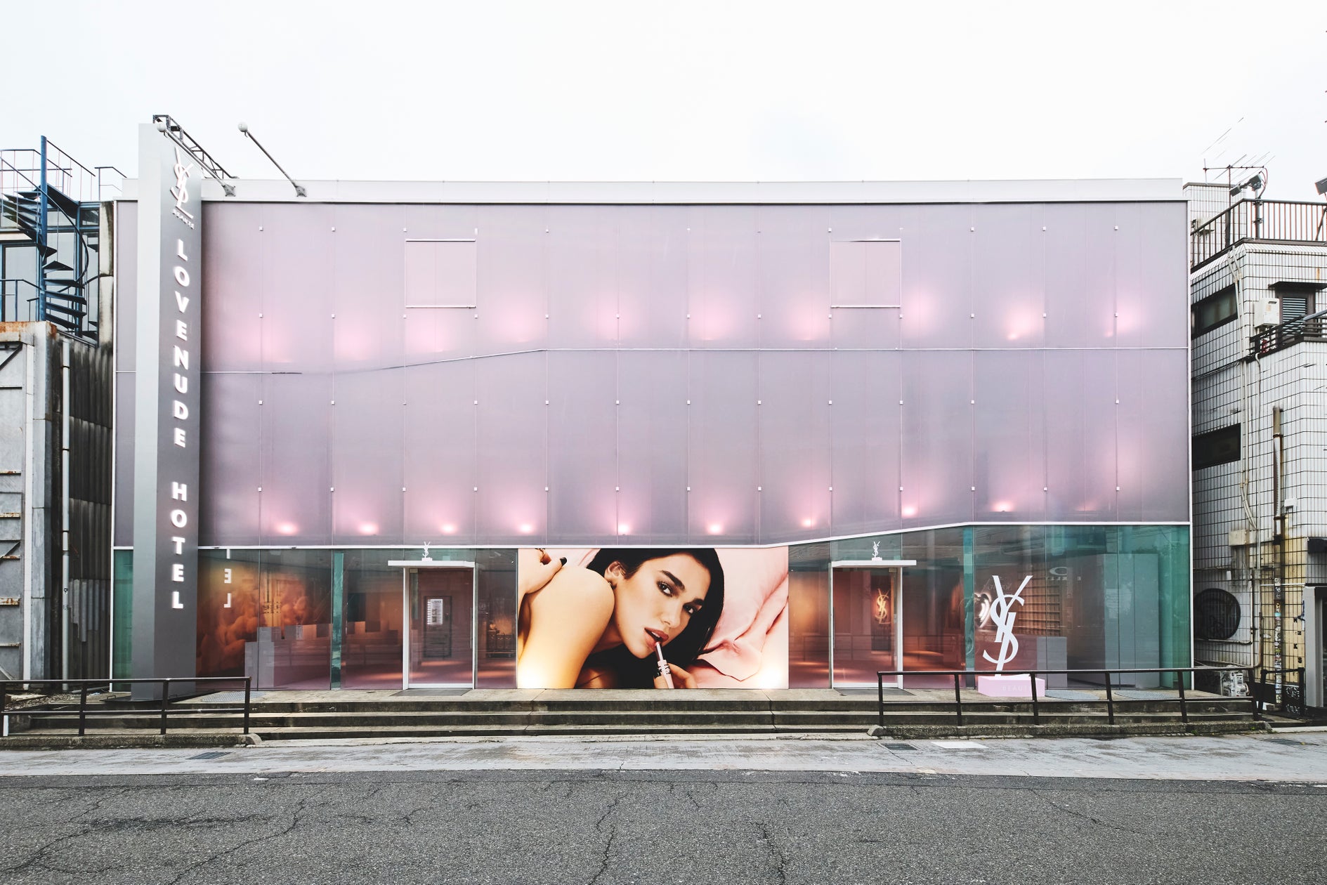 新“ふわじゅわ”リップ「YSL ラブヌード リップスティック」のポップアップイベント「YSL LOVENUDE HOTEL TOKYO 」に、大平修蔵、鈴木 えみ、谷まりあ、山田優ら豪華ゲストが来場