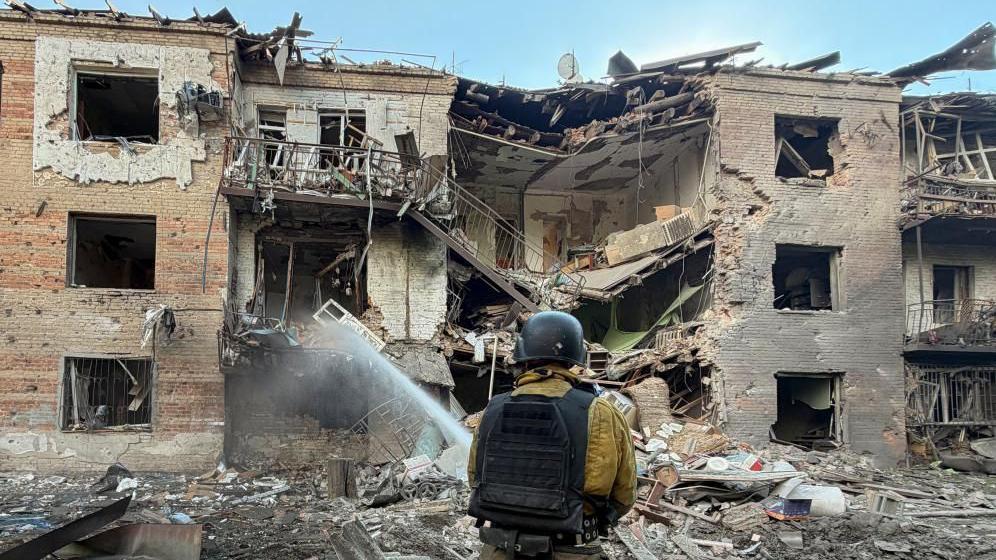 ロシア軍がウクライナ各地攻撃、14人殺害 ウクライナ軍は黒海で石油タンカーを攻撃