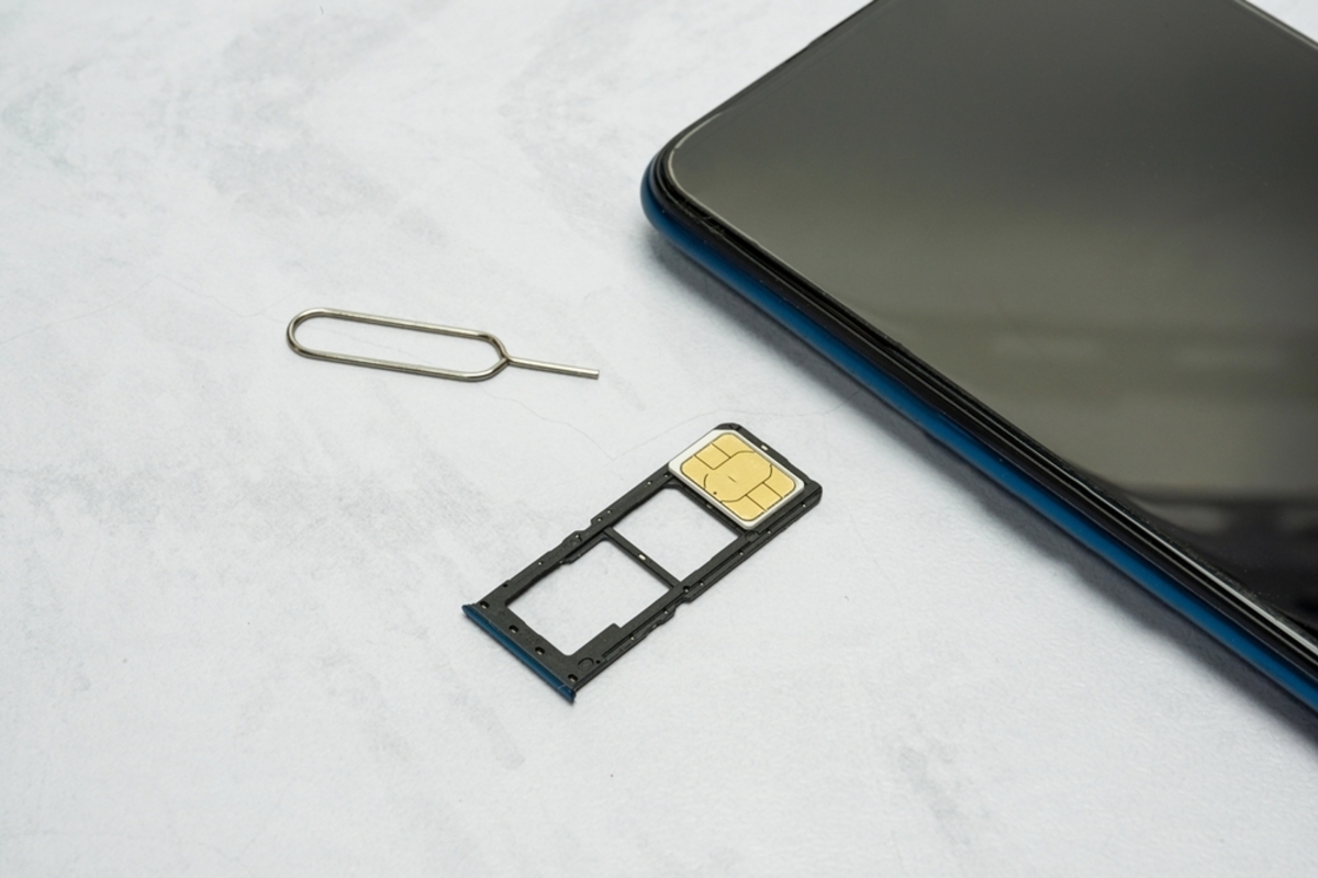 スマホを「格安SIM」に乗り換えたら月に「5000円」も安くなりました。大手キャリアと比べてこんなに料金差があるのはなぜ？（ファイナンシャルフィールド）
