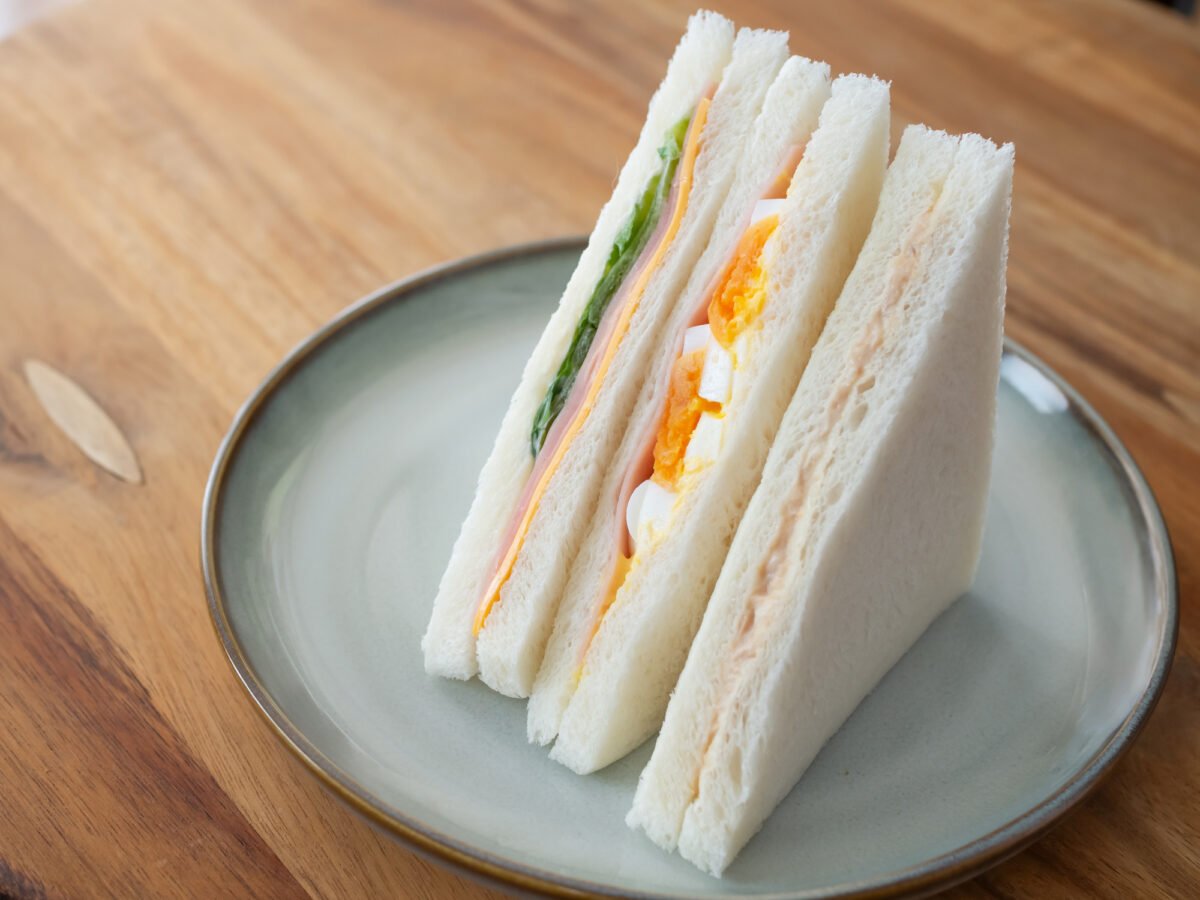 昼食はコンビニの「サンドイッチ」だけ…やっぱり栄養足りない？ 管理栄養士が教える“プラスしたい食べ物”