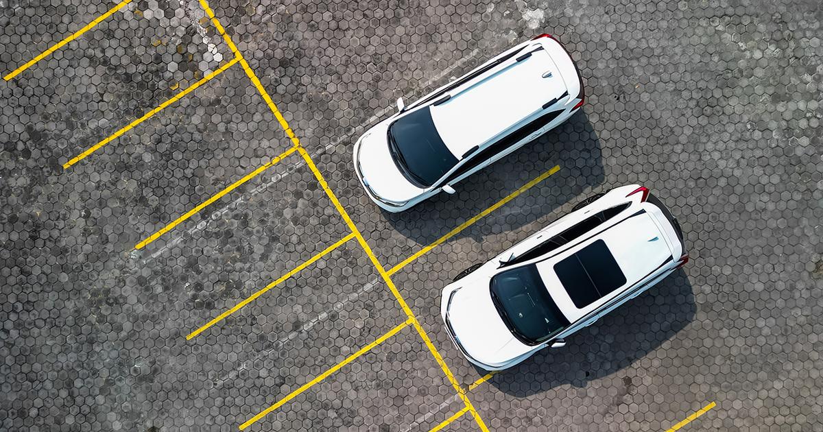 空いてる駐車場なのにわざわざ隣に停める心理。トナラー対策どうする？