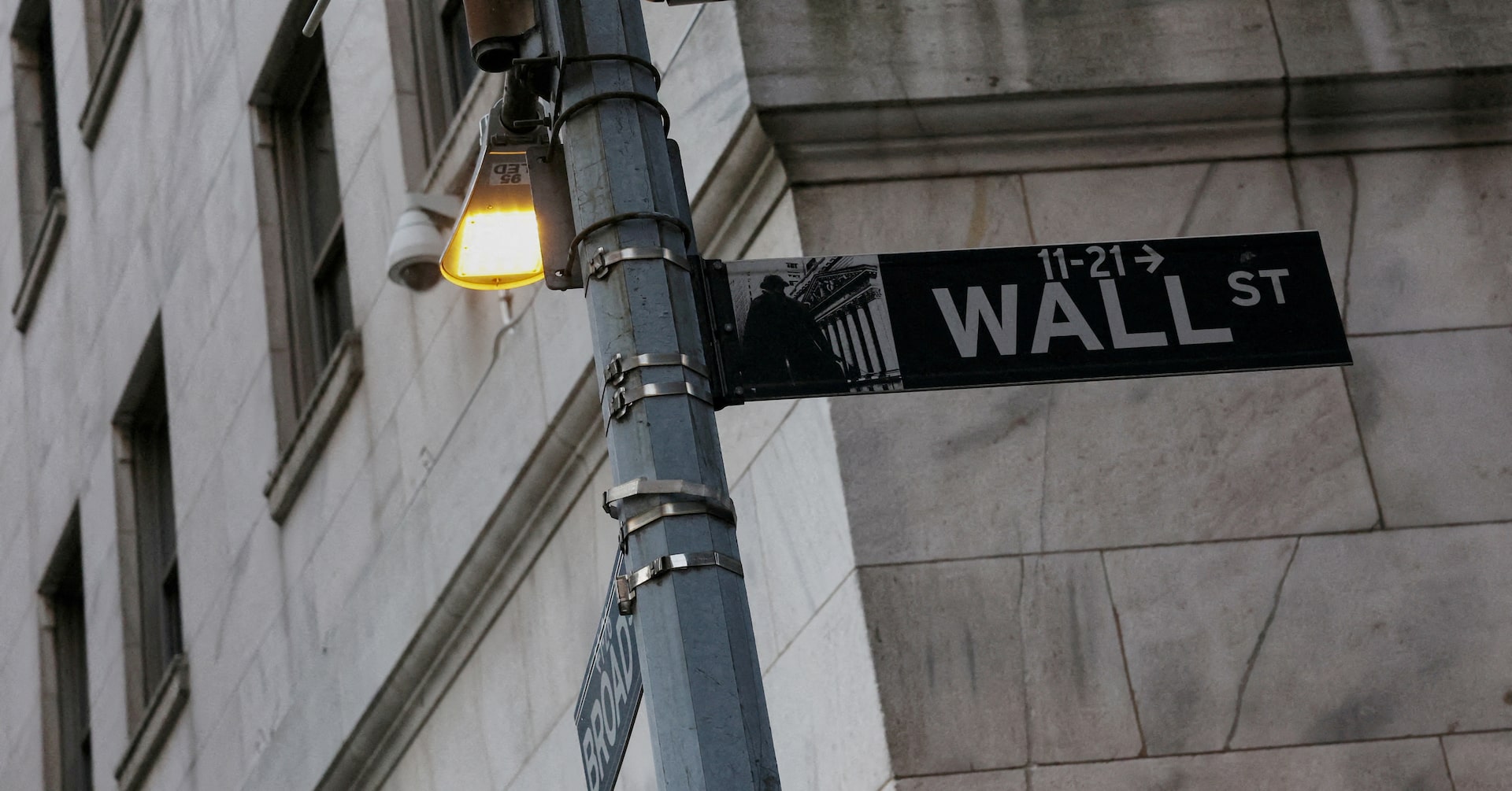 米国株式市場＝反落、テクノロジー株が安い ダウは横ばい