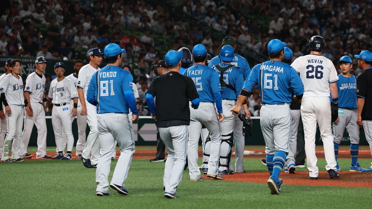 日ハムと西武が一触即発 球場騒然