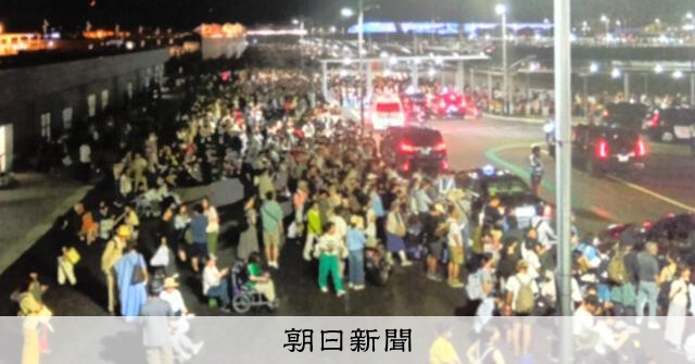 万博花火6千人滞留、100人バス乗れず 協会「タクシーで帰宅を」