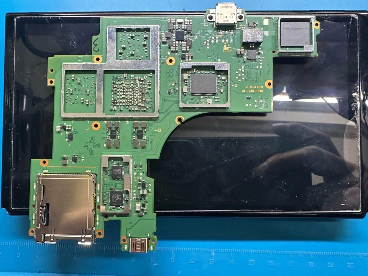 Nintendo Switch 2のマザーボードが流出か〜USB-CとSoCを確認