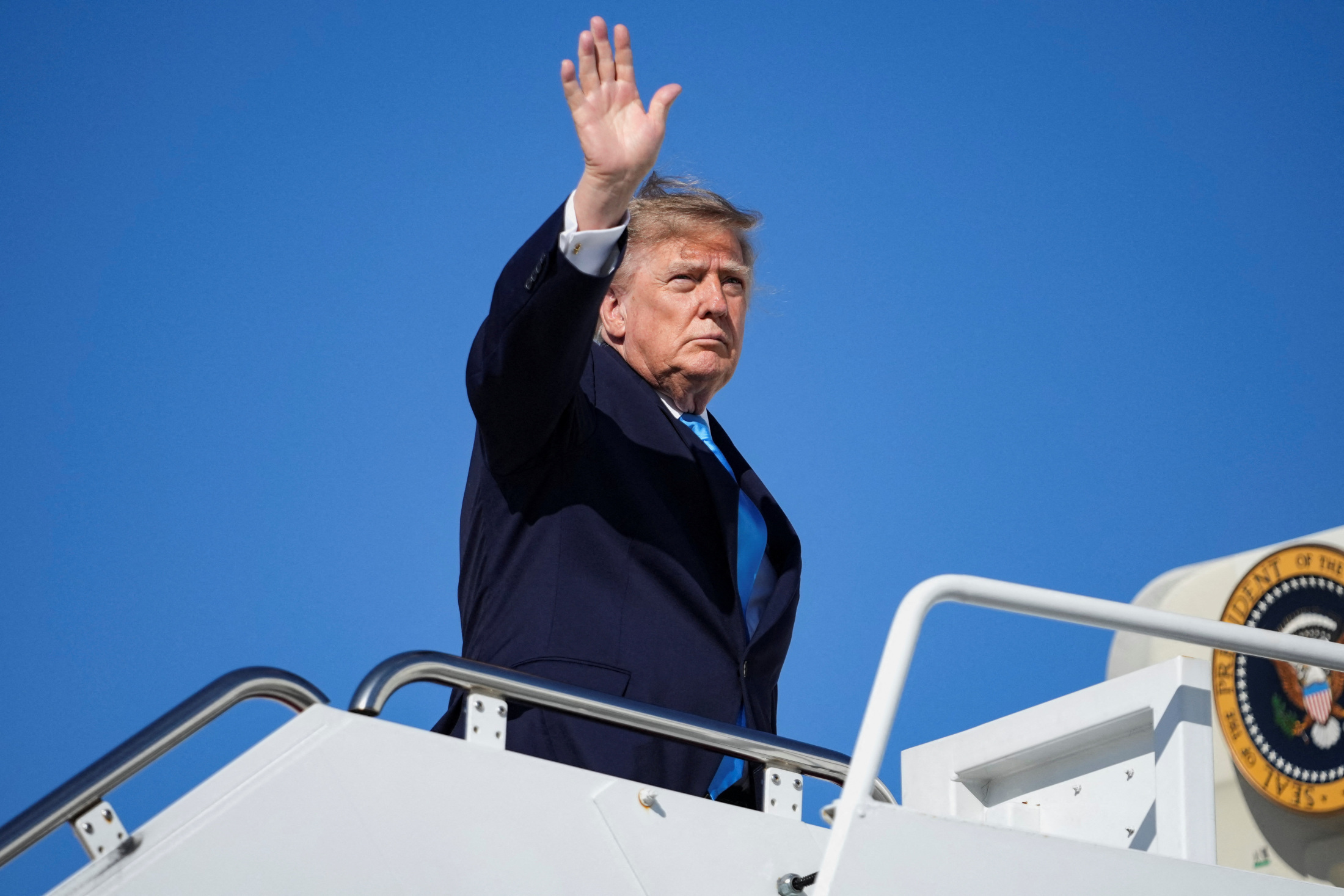 トランプ氏支持率32％、過去最低水準 無党派層も民主党に傾斜＝調査