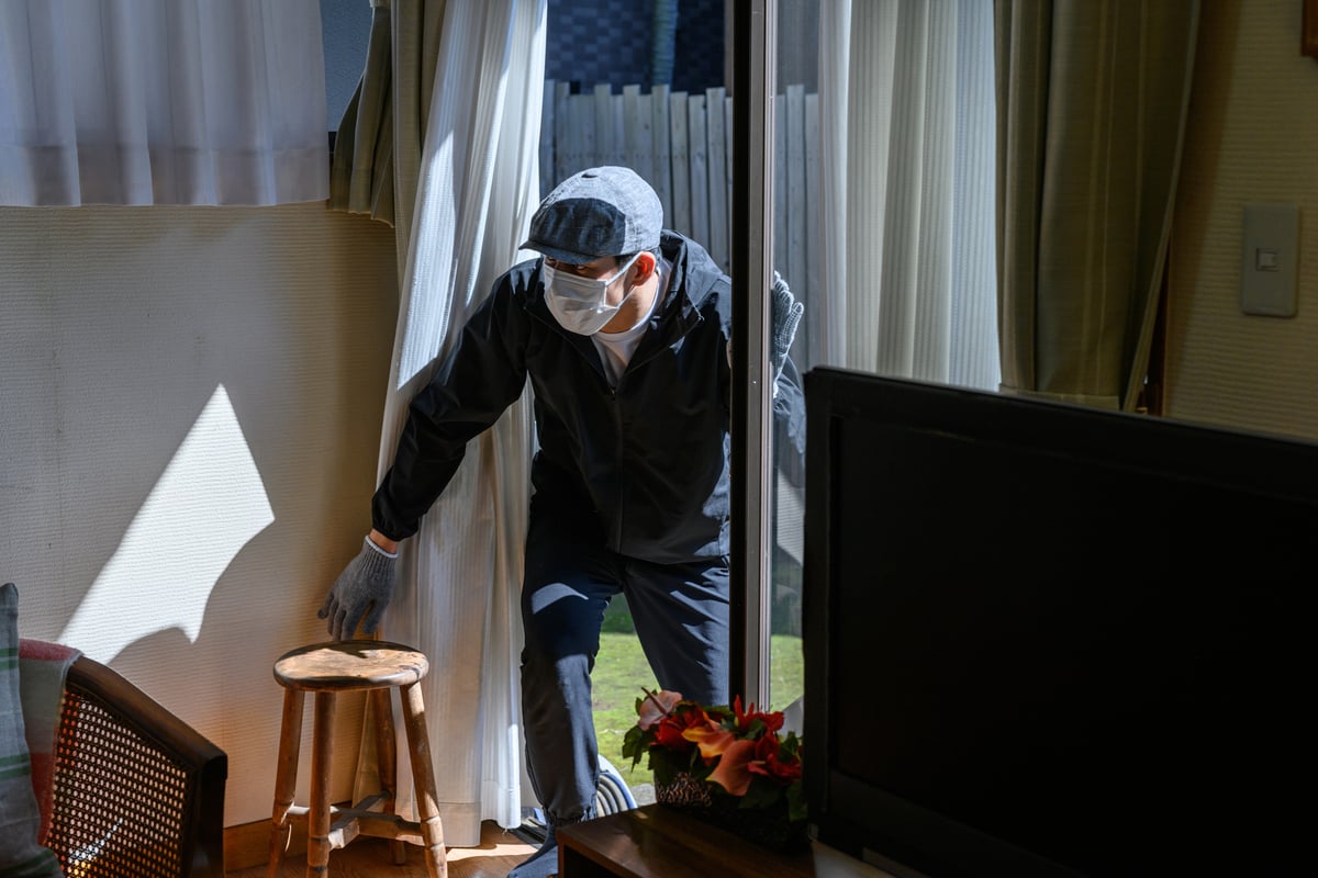 最大9連休の年末年始は「空き巣」注意 “狙われやすい家”の共通点とは？ 元刑事が教える旅行＆帰省前に徹底したい「防犯対策」