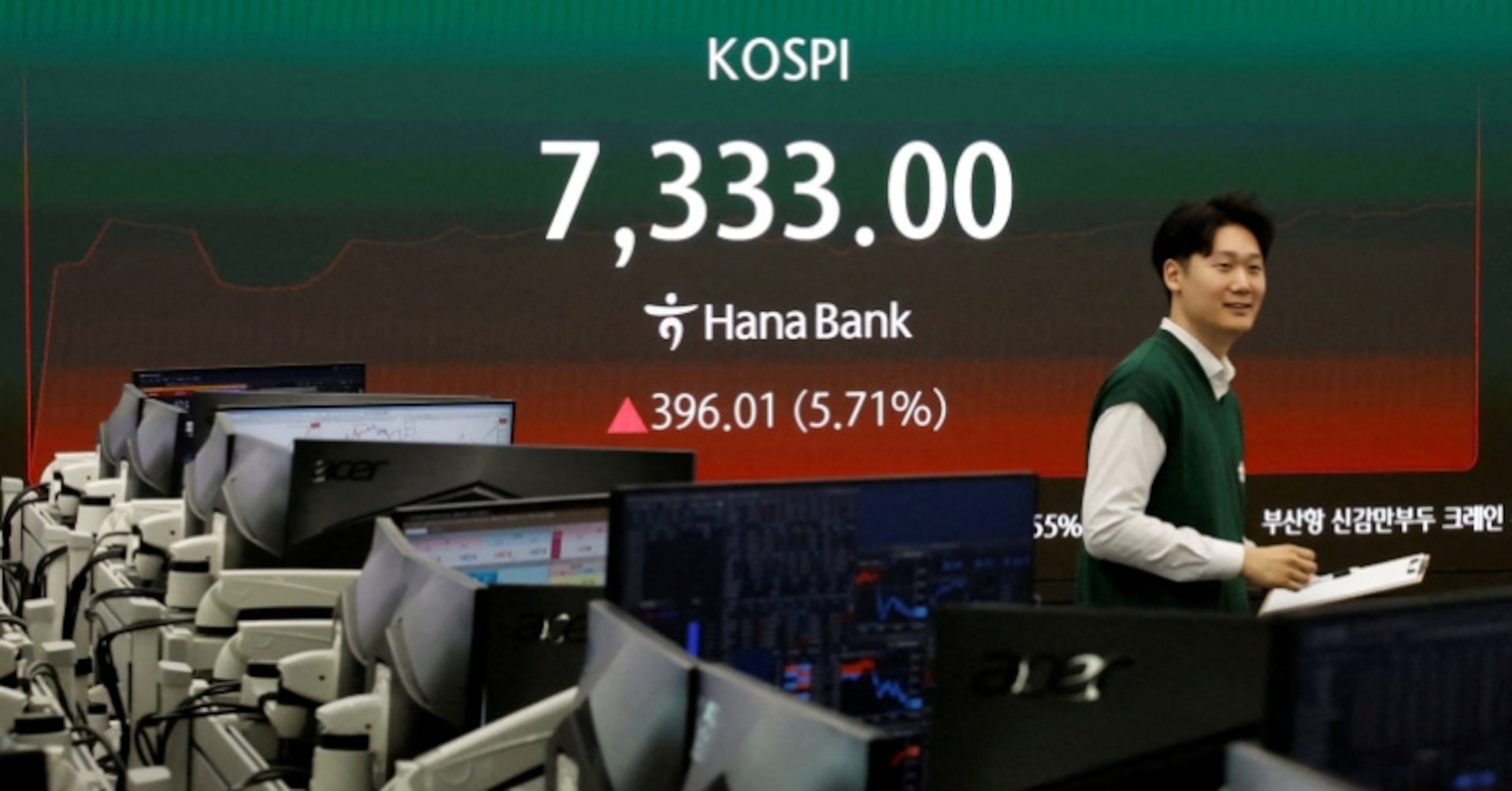 韓国株、半導体株主導で最高値更新 サムスンが「1兆ドルクラブ」入り
