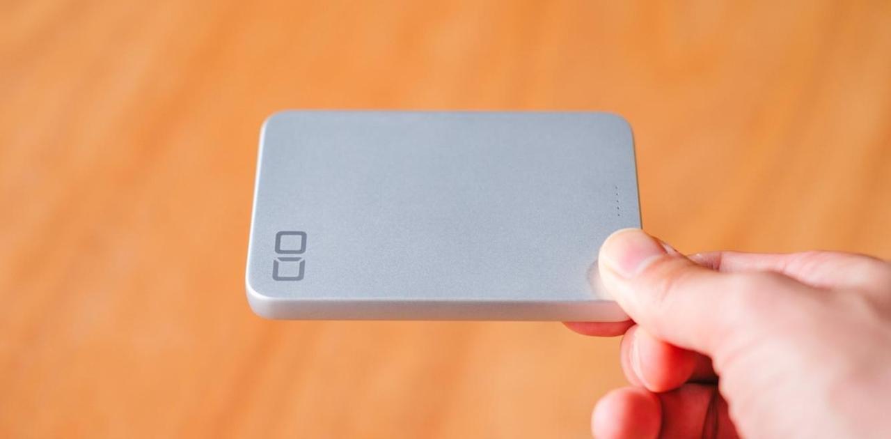 CIOの｢スリムすぎるモバイルバッテリー｣。日常使いにここまでフィットするなんて
