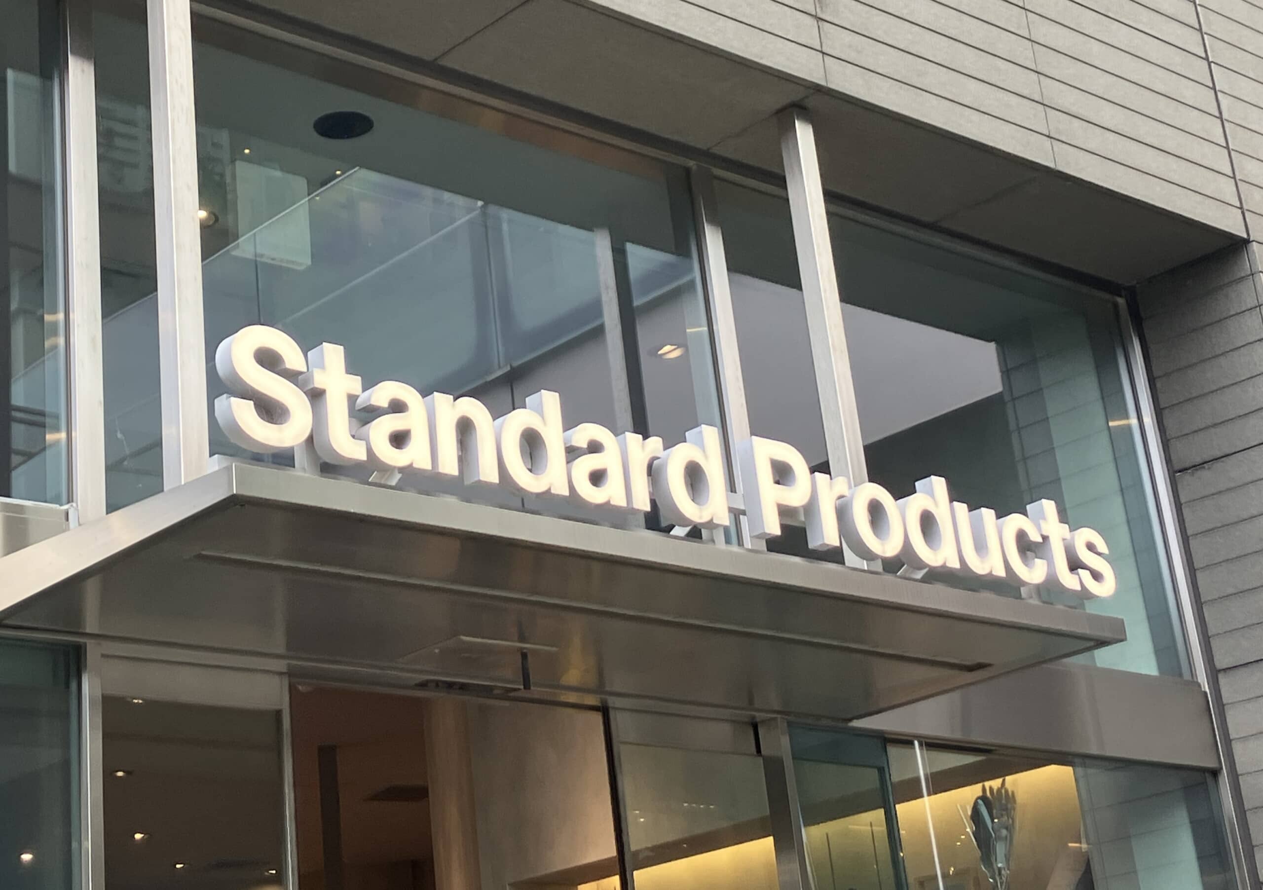 「色違いで3つ買いました」 スタンダードプロダクツの“330円保冷バッグ”が大人気 「たためるの歓喜」「コスパ最強」