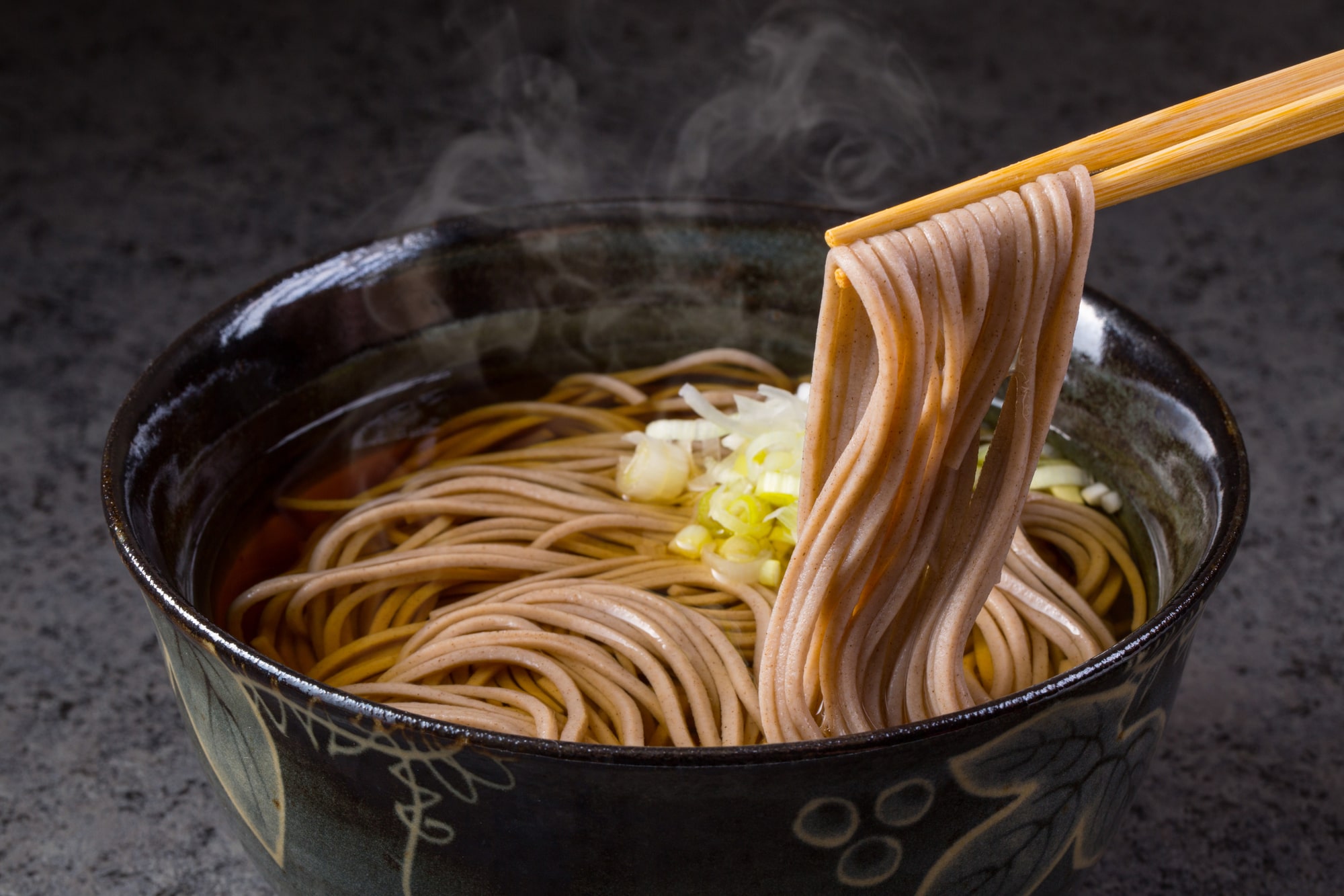 「二日連続でも行けちゃう」“そばチェーン”ランキング！ 女性が選ぶランキング上位に「蕎麦粉を感じられて、値段も安い」「ファストフードの中でもトップクラスで美味しい」の声