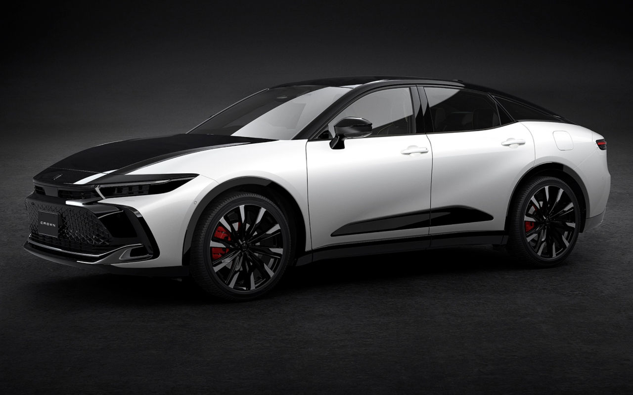 クラウン・クロスオーバーの改良新型が2026年9月に発売へ。トヨタ、デザインを先行公開