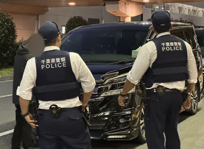 「タバコをポイ捨て、唾を吐く」黒スーツの中国人がウロウロと…成田空港「違法ハイヤー問題」文春記者が目撃した“白タク以上の無法地帯”（文春オンライン）