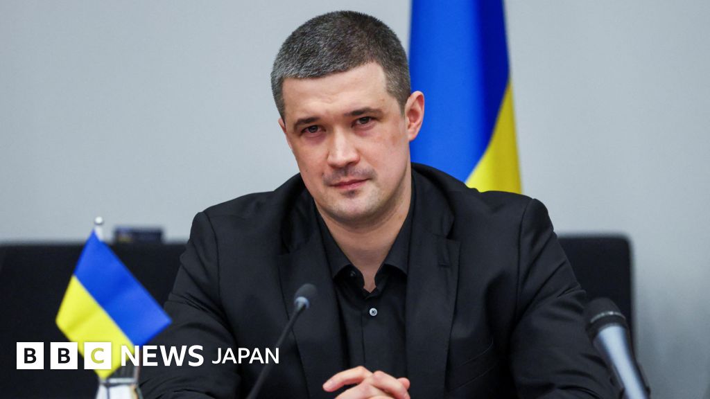 解任されたウクライナ前国防相、大統領選挙の実施を要求