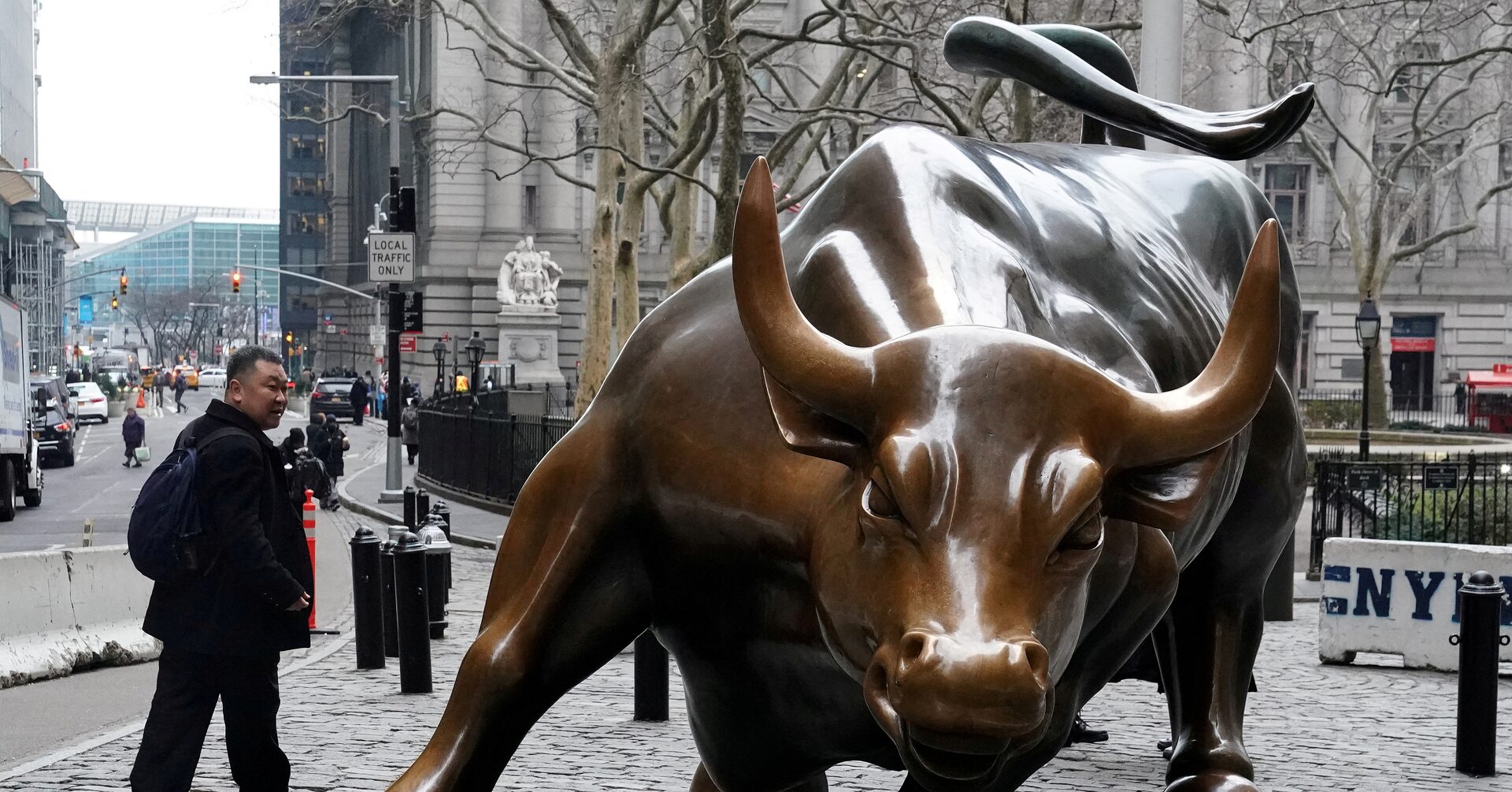 米国株式市場＝Ｓ＆Ｐ・ナスダック小幅続落、メタが高い 金融株に売り