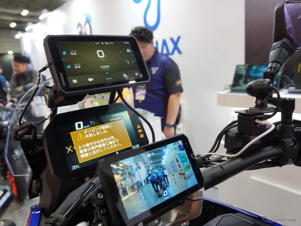 令和版「ライダー三種の神器」となるか、後付け「スマートモニター」にブームの兆し…大阪モーターサイクルショー2025（レスポンス）