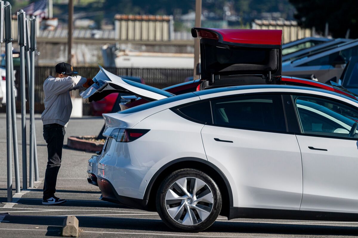 24年の米自動車販売は増加、トランプ氏のＥＶ税控除廃止の示唆が寄与