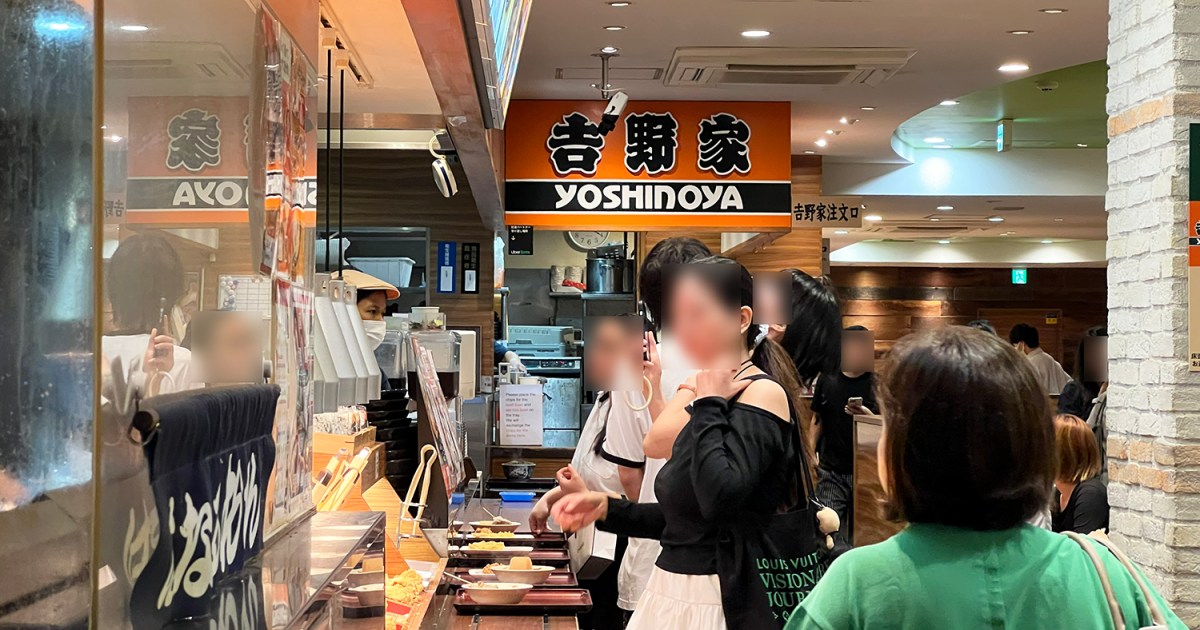 はなまるうどんの中に吉野家が！ 全国10店舗しかないはなまるにテンション上がりすぎて、逆に牛丼を注文しなかった話