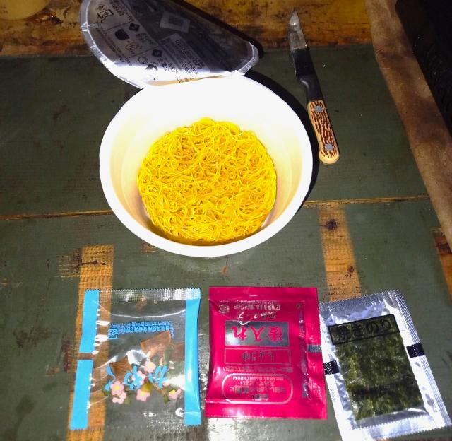 「お腹が空いて食べたのではなく…」塹壕のウクライナ兵が日本のカップ麺に救われた夜、レビューが人気の訳（withnews by 朝日新聞）