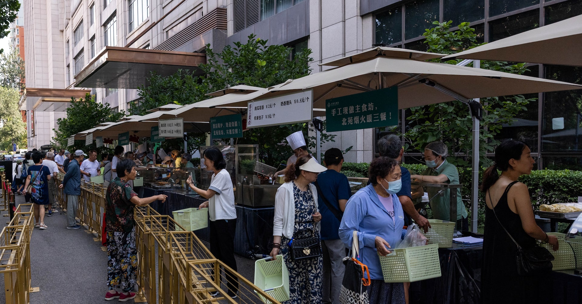 アングル：屋台販売で稼ぐ中国の高級ホテル、デフレ下で必死の生き残り策