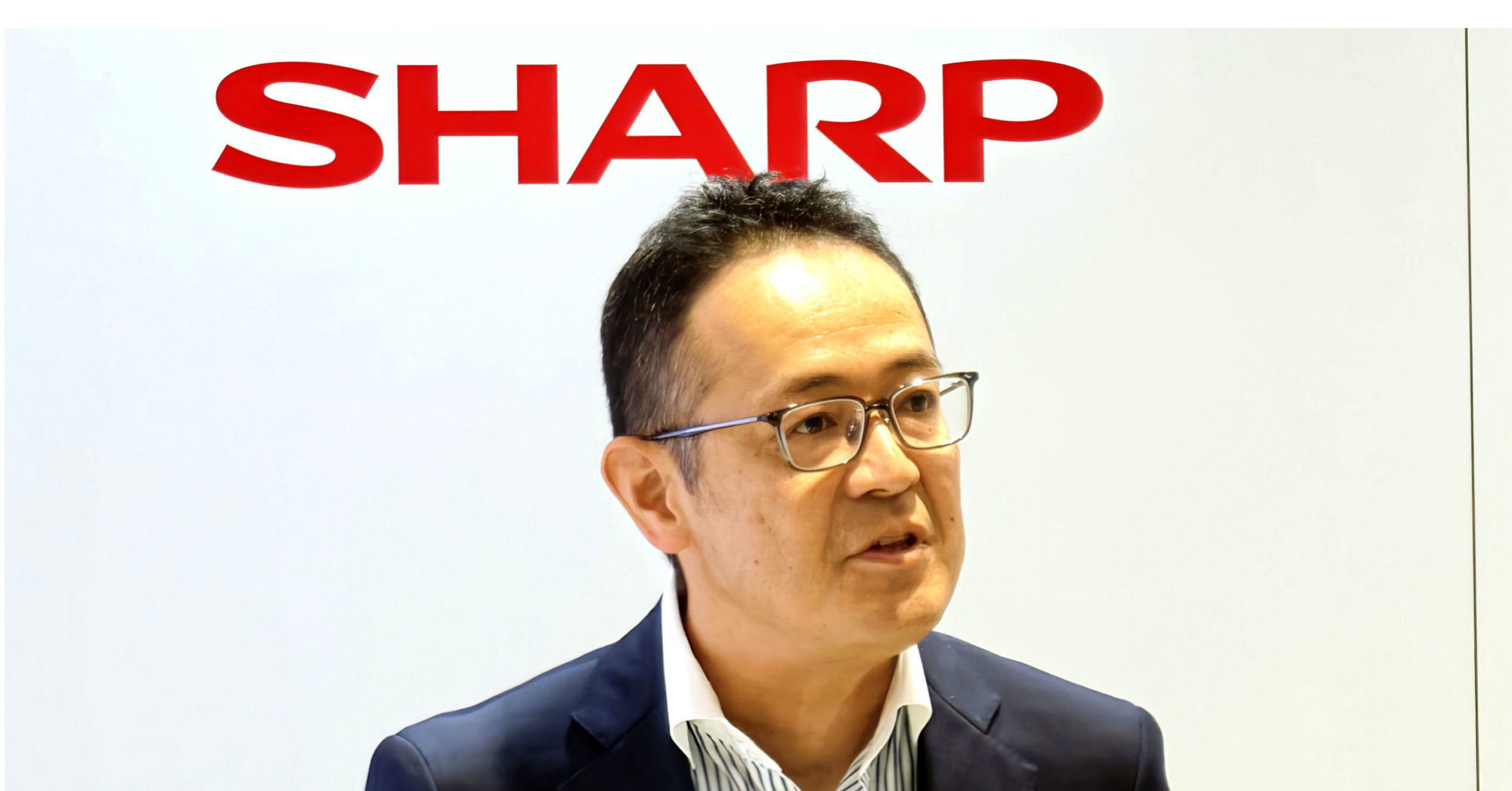 シャープが「AQUOS」を中高価格帯へシフトする理由 メモリ高騰が直撃するエントリースマホの限界：石野純也のMobile Eye（1/2 ページ）