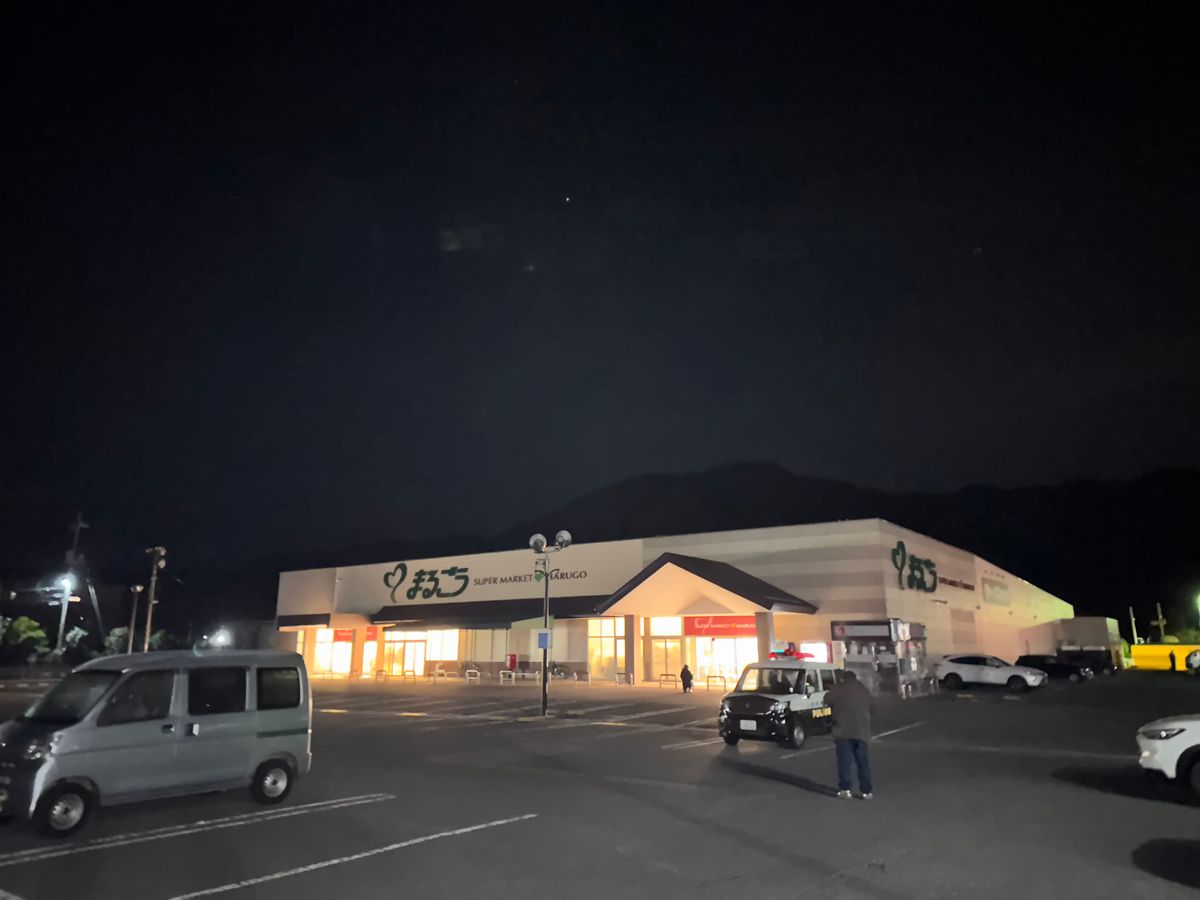 【速報】境港市のスーパーマーケットで強盗事件 刃物を見せ金を奪う 犯人の男は逃走中 鳥取県