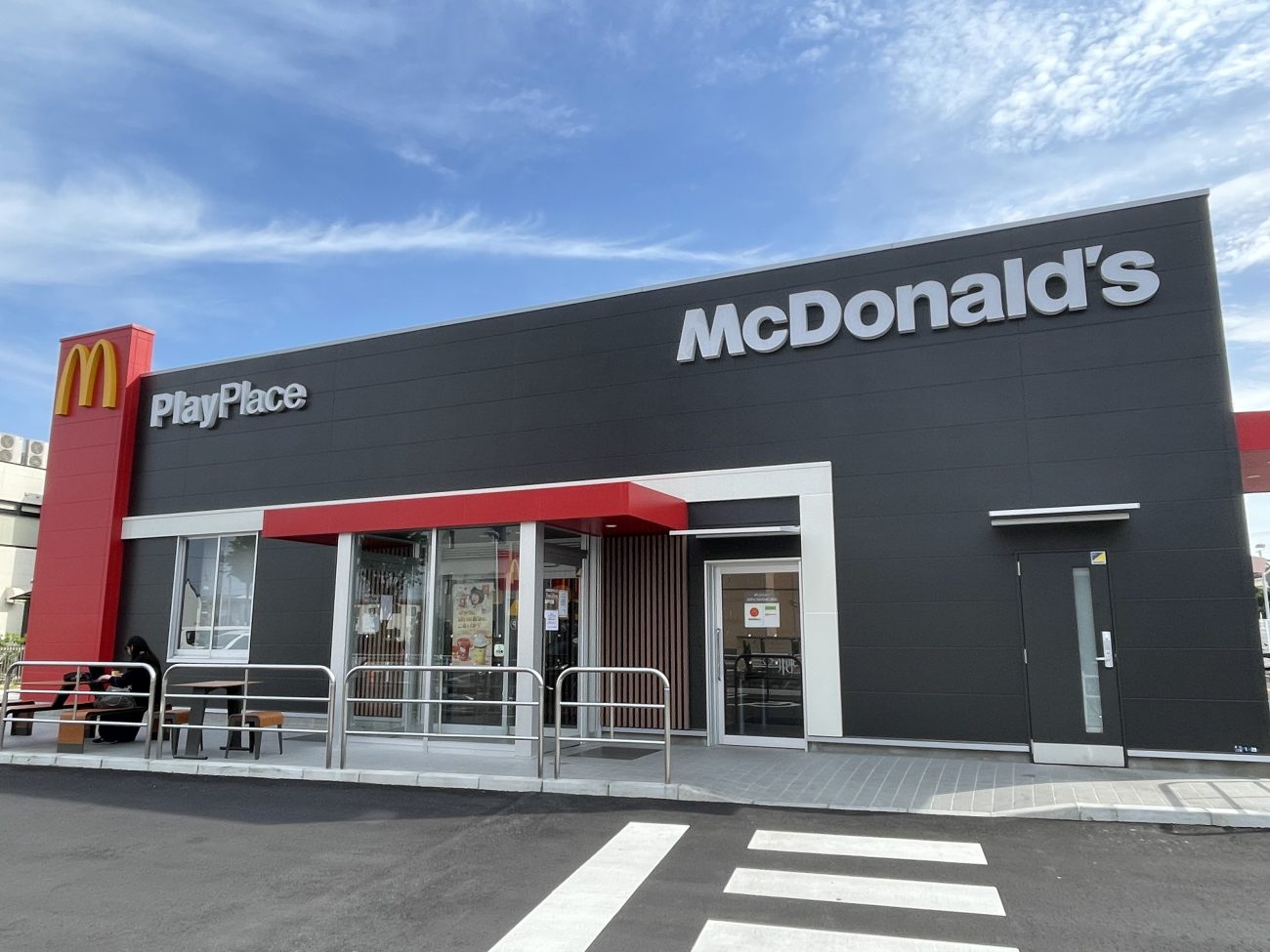 日本マクドナルド、ハッピーセット新企画で販売方法見直し 「ちいかわ」発売初日は公式アプリの購入券制に