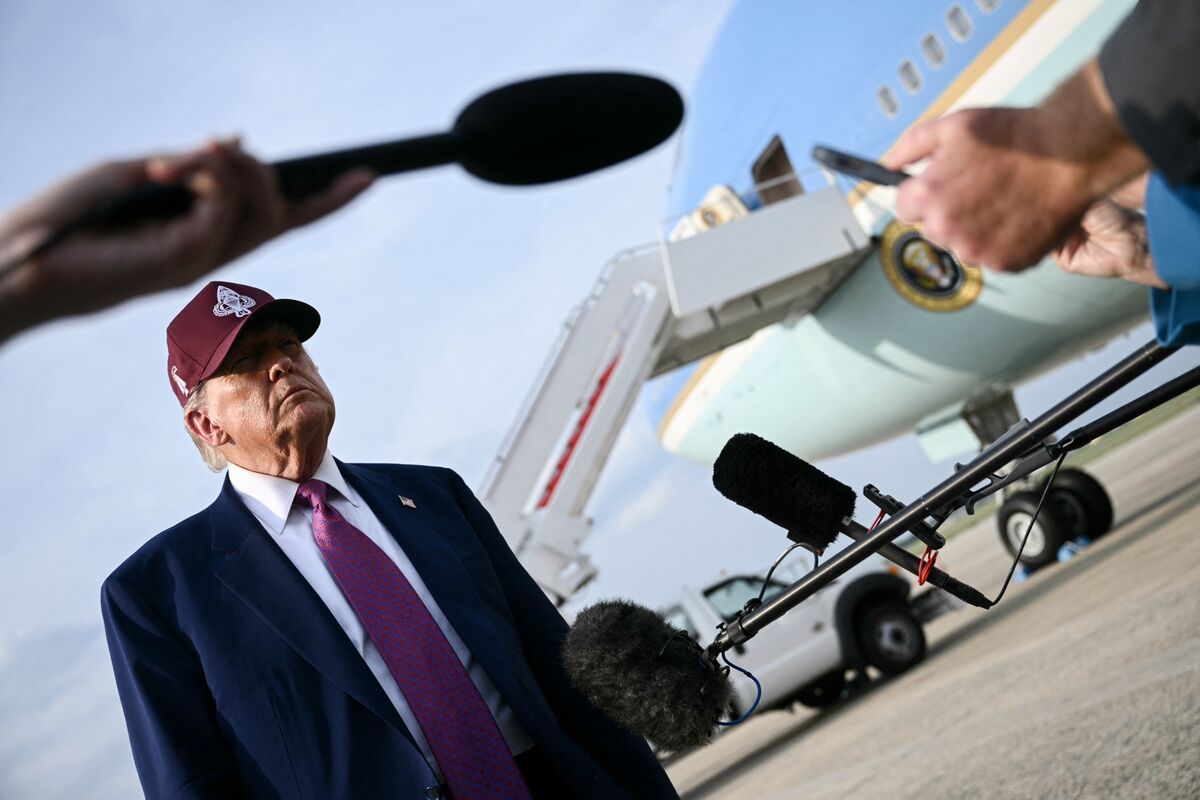 トランプ氏乗せたエアフォースワンとスピリット機が接近－ＮＹ上空で