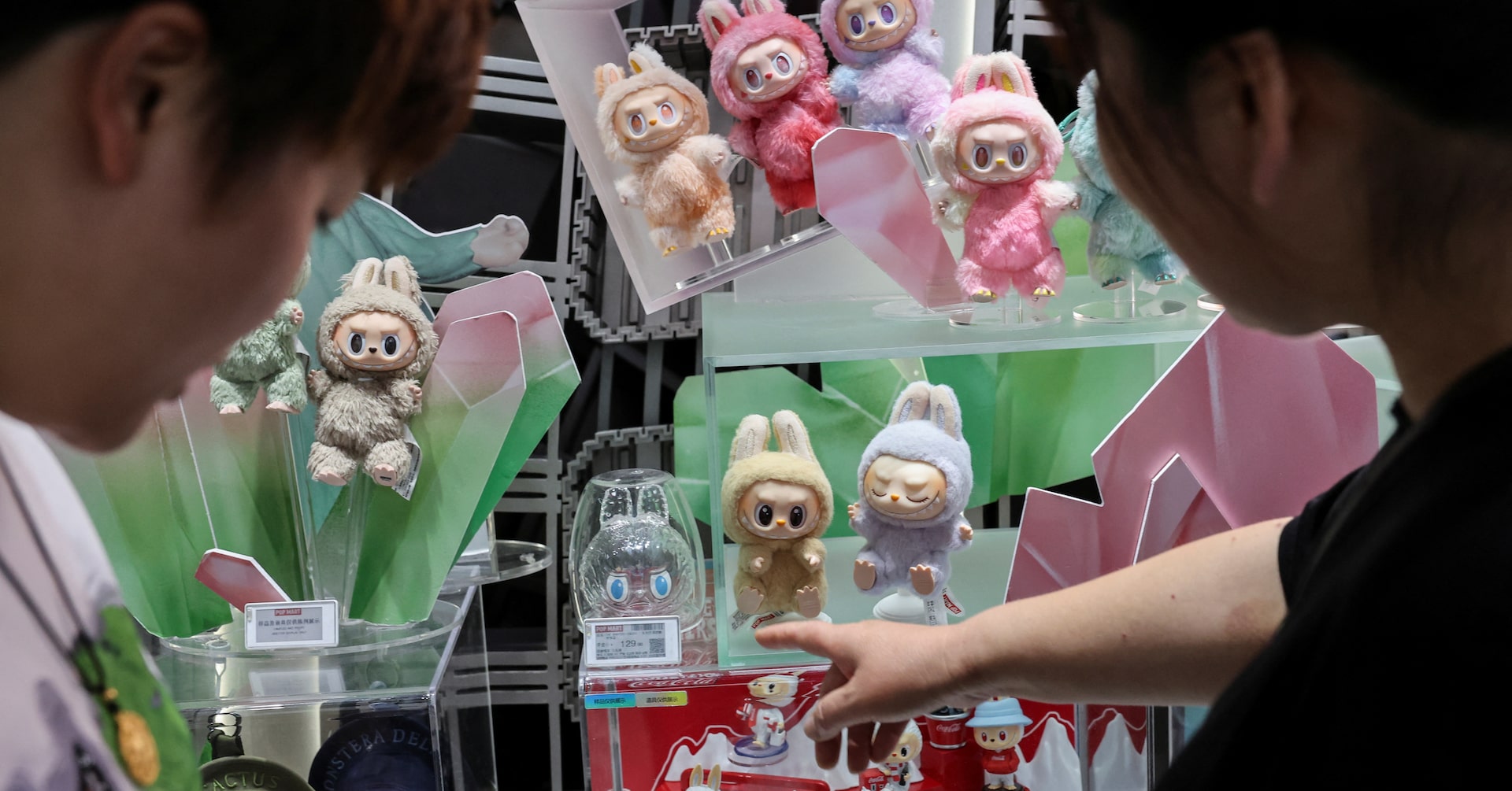 「ラブブ」人気で純利益5倍に、中国ポップマート 1-6月期