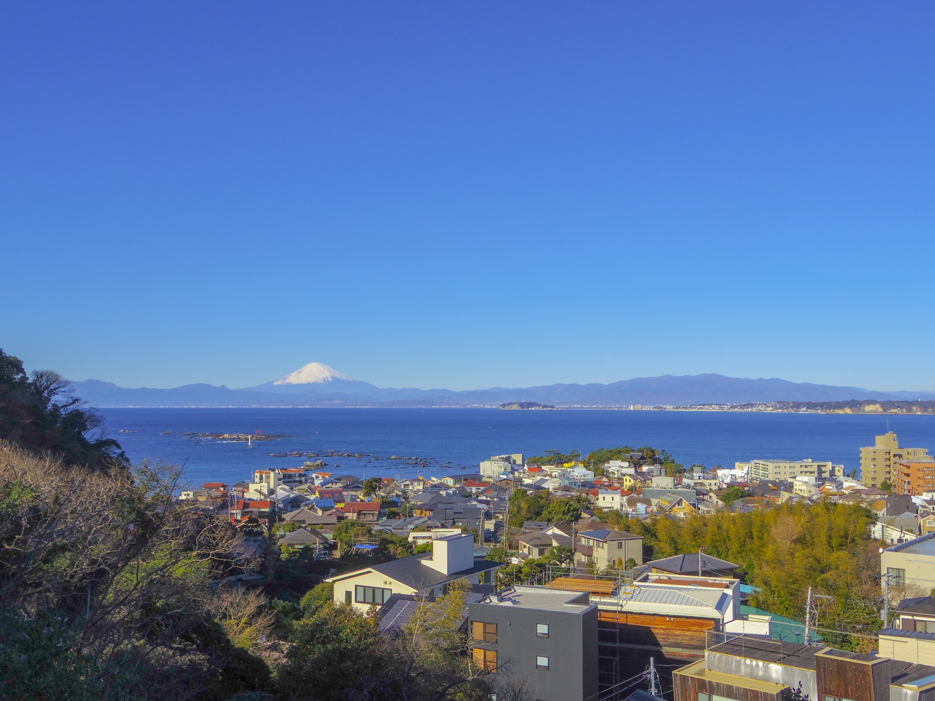「景色が良く、優しい人も多い」 首都圏の“住み続けたい街（自治体）”ランキング1位に「観光シーズン以外は静かなのでのんびりと過ごせる」「町全体でもオープンマインドの人が多い」の声