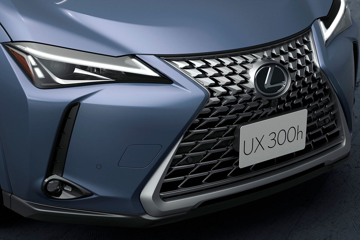 「ベンチレーションもついてるの!?」レクサスのコンパクトSUV「UX300h」に上質な新色“蒼”をまとった特別仕様車が登場 “大人の高級感”がSNSで大好評