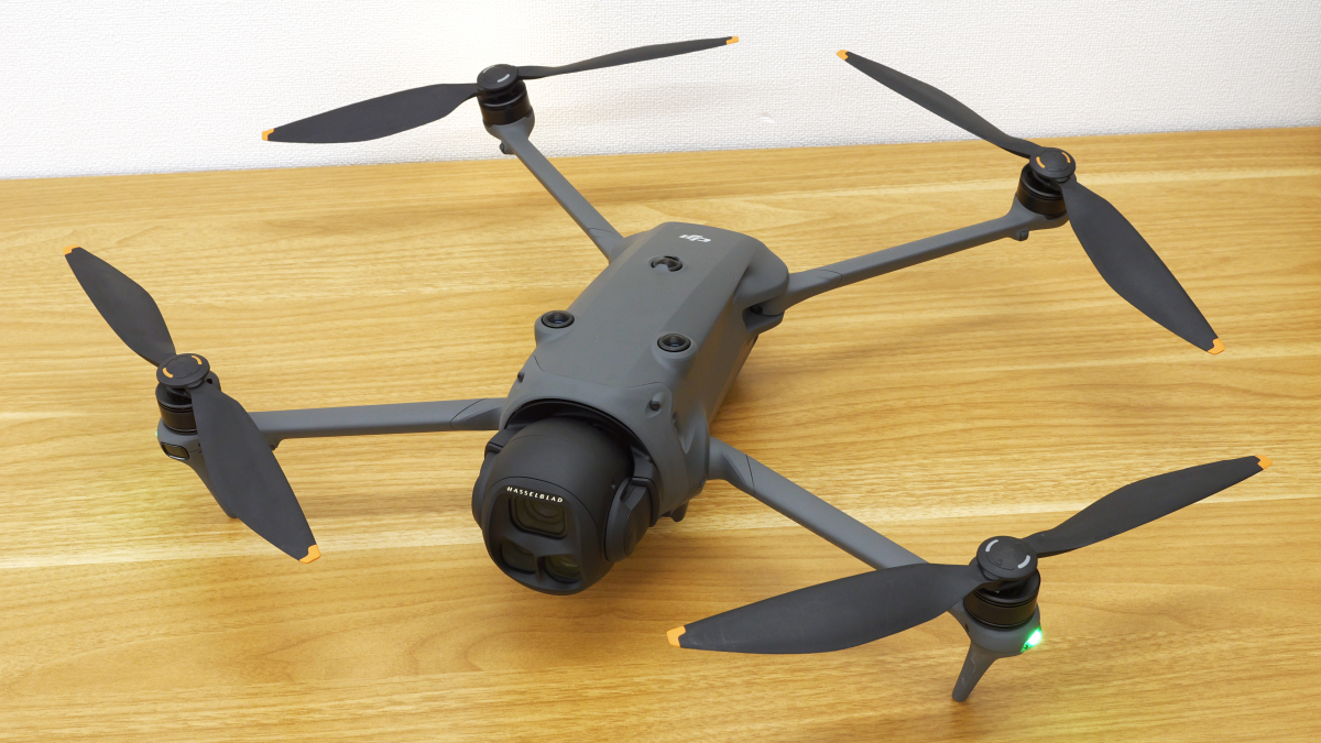 6K映像を撮影可能なDJI製ドローンのフラッグシップモデル「DJI Mavic 4 Pro」外観レビュー、ハッセルブラッドのカメラを搭載＆最大512GBのストレージを内蔵