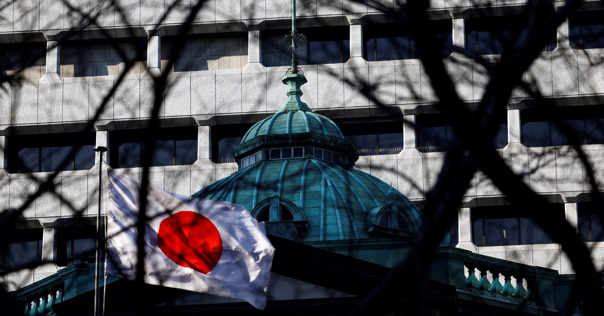 米関税で見通し引き下げ、基調物価の2％到達も後ずれ＝日銀展望リポート