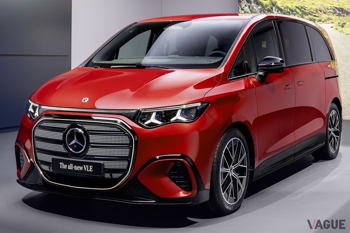 「動く豪華ラウンジだ」「グリルはやりすぎ」と海外で賛否両論！ メルセデス・ベンツの電動ミニバン「VLE」が“新時代のリムジン”として注目を集める理由