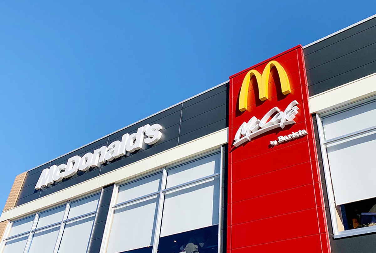 「マック通いが始まる」 ハッピーセット、次回コラボは“懐かしコンビ”登場「なんぼ食べないとあかんねん!?」 販売制限はなし