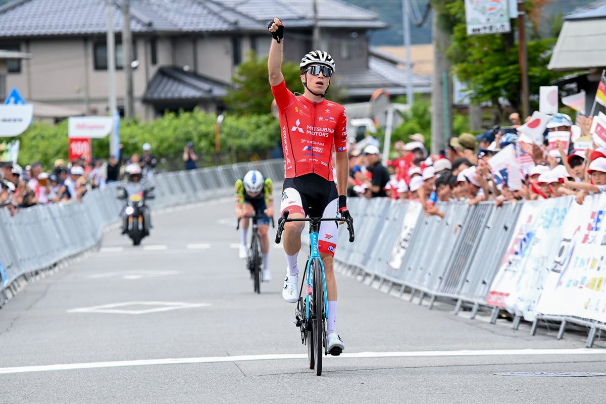 終盤に抜け出したシモーネ・ラッカーニが優勝 チーム内でリーダージャージを継承