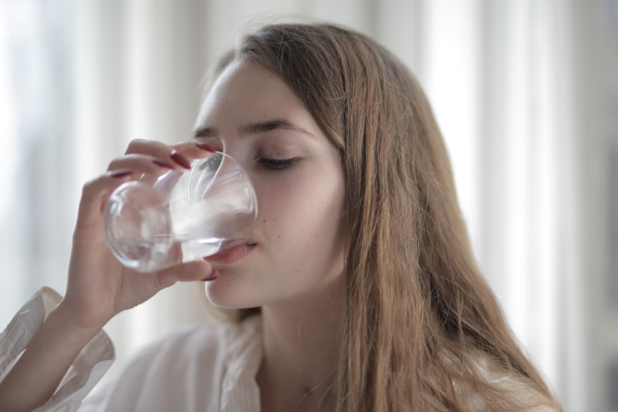 水分補給を怠ると「体内でストレスホルモンが溢れる」と判明