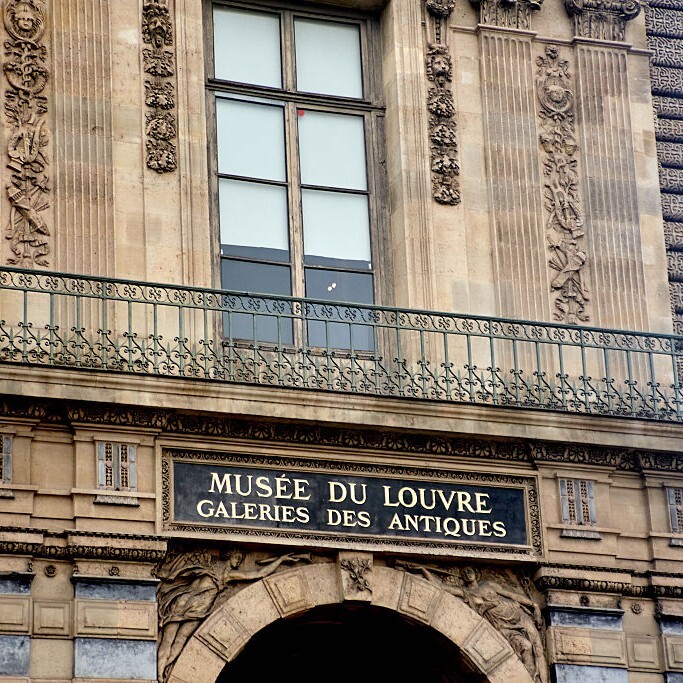 ルーヴル155億円強盗「容疑者がイケメンすぎ」とSNS熱狂⇒まさかの別人だった。拡散した“芸術作品”な彼らの正体（ウィメンズヘルス）