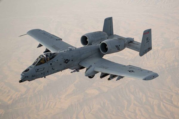 「まだ退役しないの？」 もうすぐ就役から半世紀の「不死身」攻撃機、トランプ要求も跳ねのける生命力の“謎”