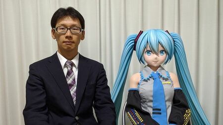 土下座したが実母は参列拒否… 2次元キャラ《初音ミク》と挙式した男性 次元を超えて結婚した“42歳彼”の思い