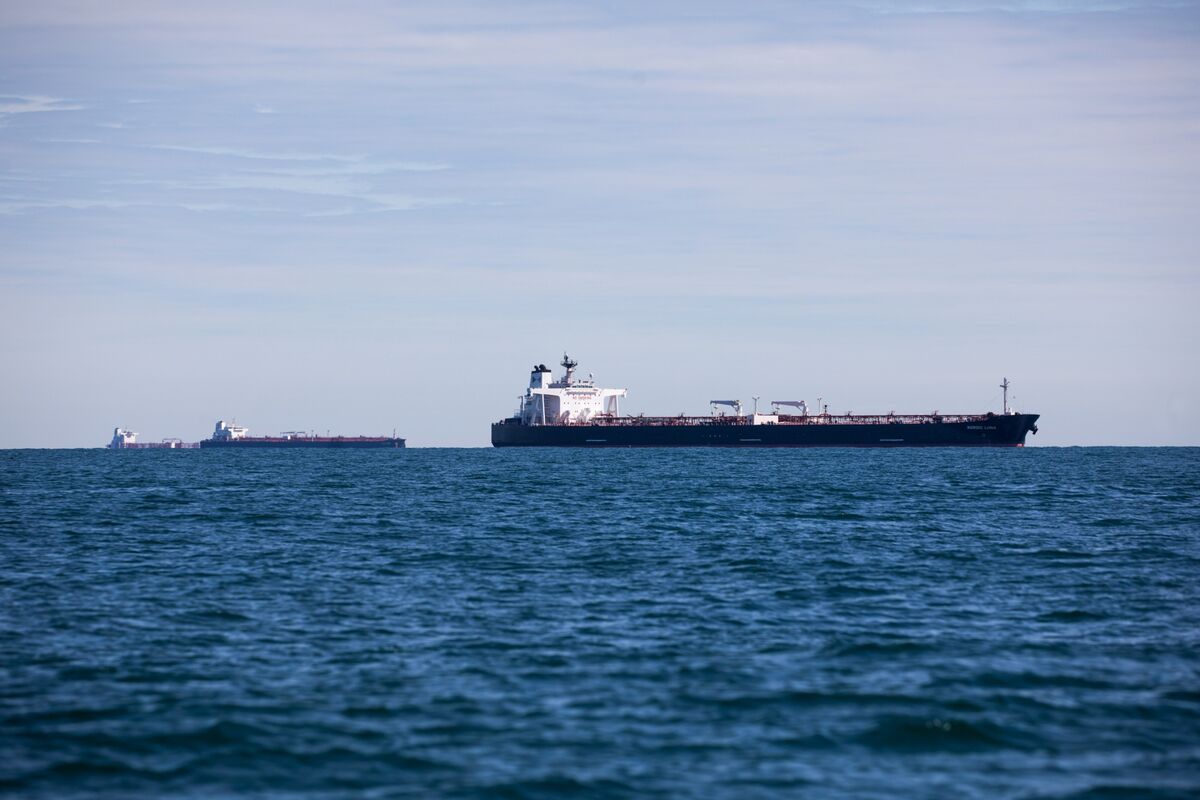 ロシア産原油の海上輸出、米制裁で急減－中国やインドの買い控え影響