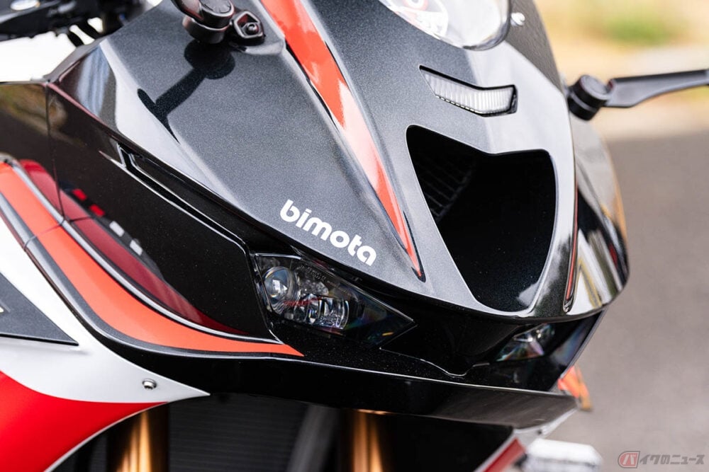 "中免"で乗れるビモータ最新モデル「KB399」日本初公開!! カワサキ「Ninja ZX-4RR」の4気筒エンジン＆イタリアンデザインのボディワーク採用!! 大阪モーターサイクルショーに登場