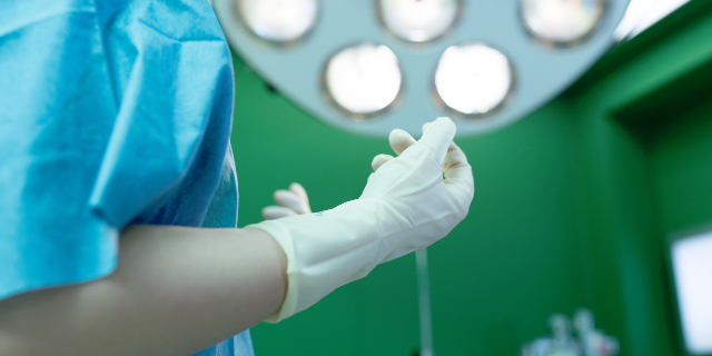 「脳外科医 竹田くん」モデルの元執刀医、12日判決 患者に両脚麻痺の後遺障害を負わせた罪でおととし起訴…「医師免許はく奪」の条件は？