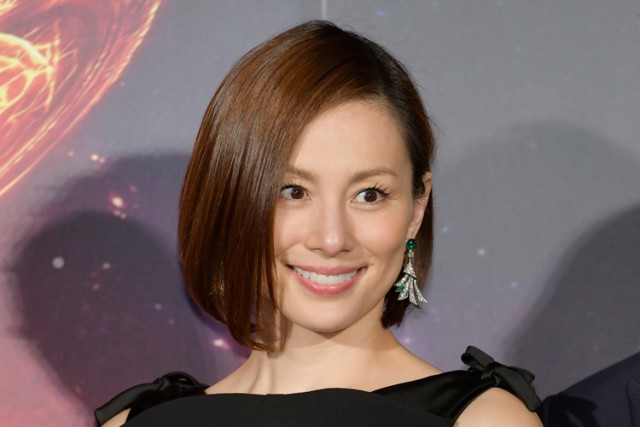 米倉涼子“ガサ入れ報道”の背景に「麻薬取締部の長く続く捜査」 社会部記者は「米倉さんはマトリからの調べに誠実に対応している」