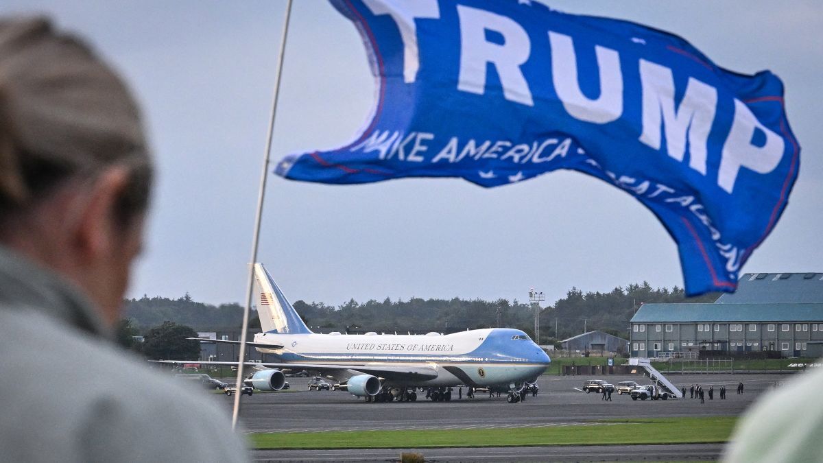トランプ氏、ワシントンの論争逃れゴルフ三昧のスコットランド外遊へ