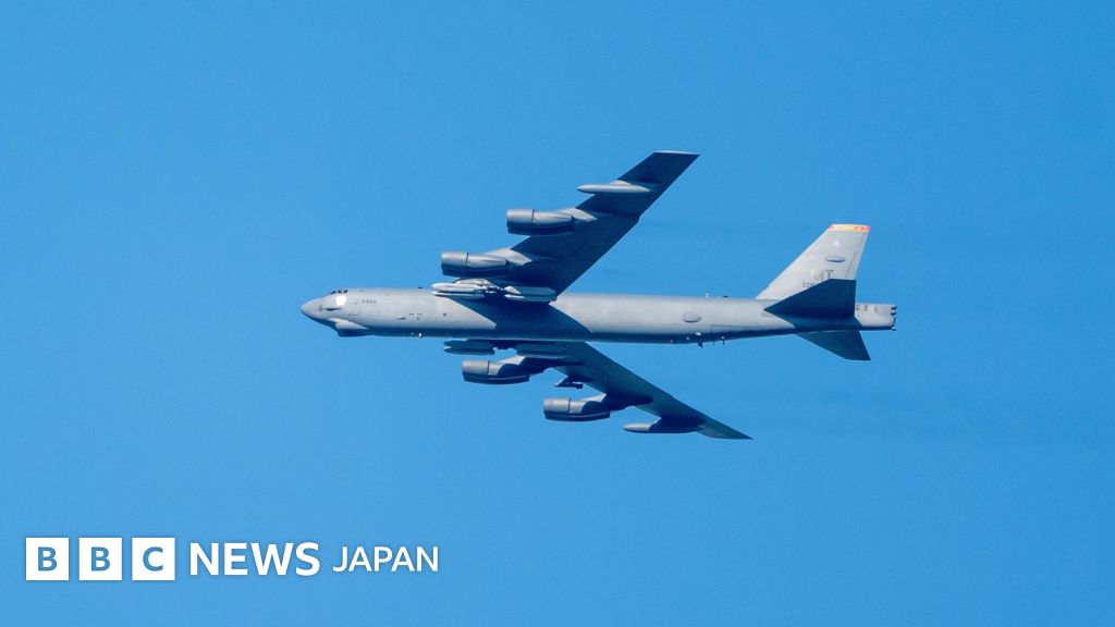52爆撃機、カリフォルニア州で墜落し8人死亡 基地離陸直後