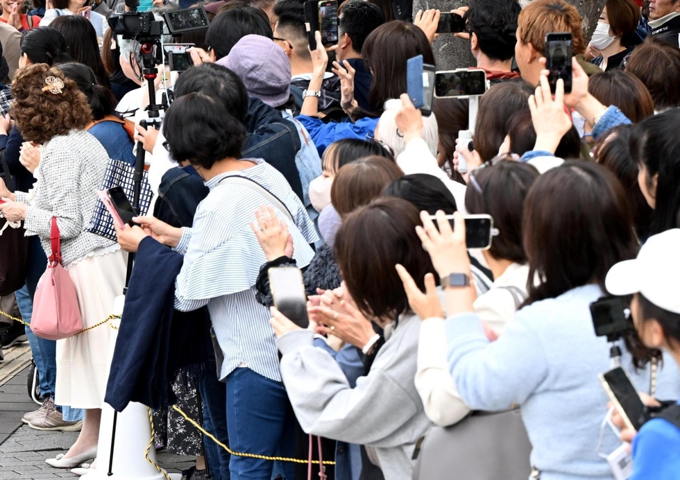その情報、自分で「選んだ」つもりが…刺激的投稿が優先表示されるSNSの仕組み 慶応大・山本龍彦教授
