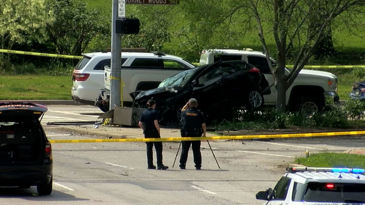 武装した１８歳を警官が射殺、翌日に父親が保安官代理をひき殺す 米